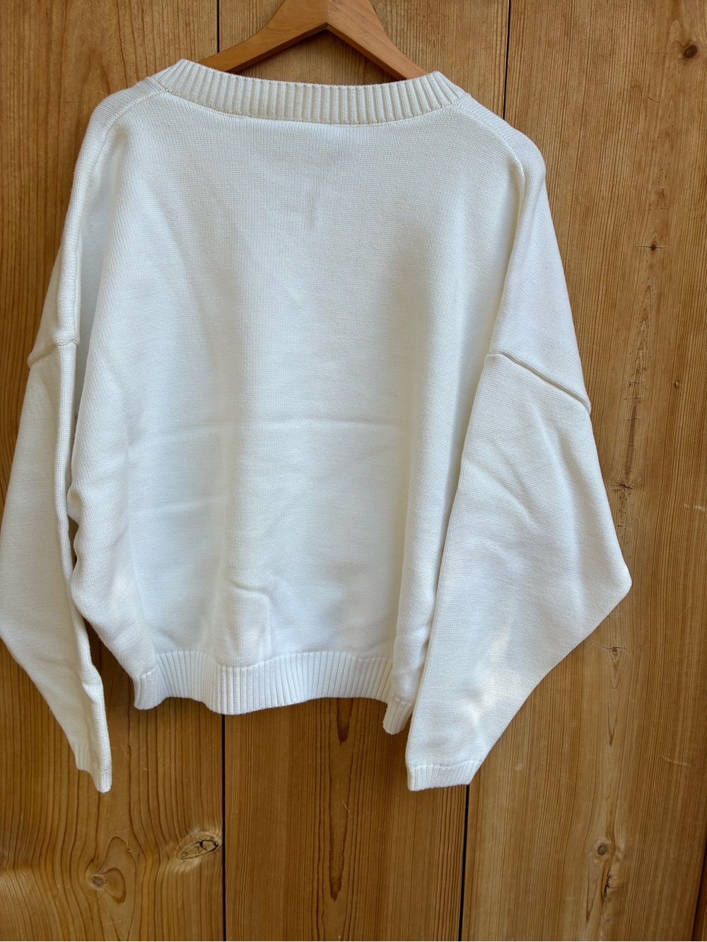 NWOT FILA x Hailey V-Neck Oversize Sweater in White
Size Medium - Picture 5 of 8